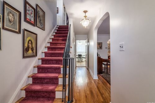 82-29 218th St, Jamaica, NY 11427-1130