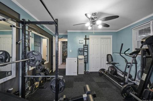 2 Mohawk Ln, Yorktown Hgts NY  10598-6328 exterior