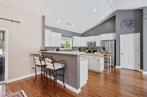 52 Tuscarora Ave, Beaufort SC 29907-1107 exterior