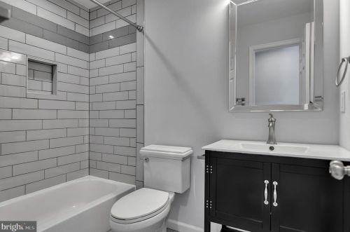 6906 Kenfig Dr, Falls Church VA  22042-3826 exterior