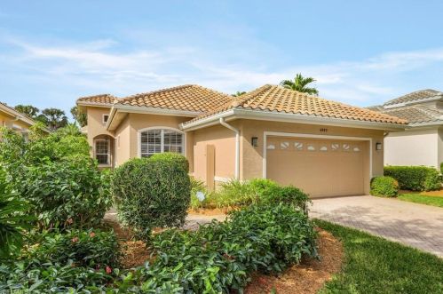 4997 Kensington High St, Naples, FL 34105-5663