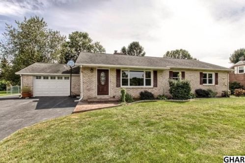 59 Country Club Rd, Carlisle, PA 17015-8887
