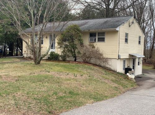 31 Driscoll Dr, Uncasville, CT 06382-1807