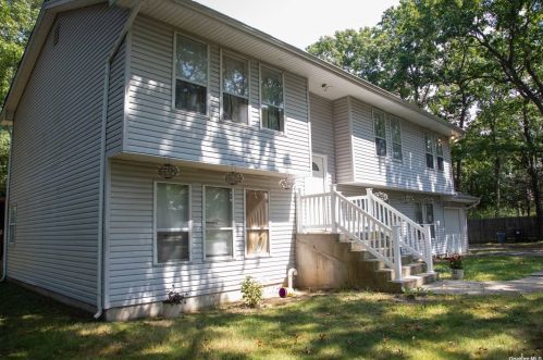 160 Allwood Ave, Central Islip NY  11722-3314 exterior