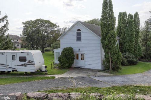 6411 Devonshire Hts Rd, Harrisburg PA 17111-4818 exterior