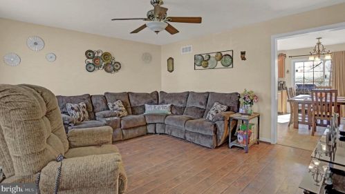 425 Sterling Dr, Red Lion, PA 17356-9505