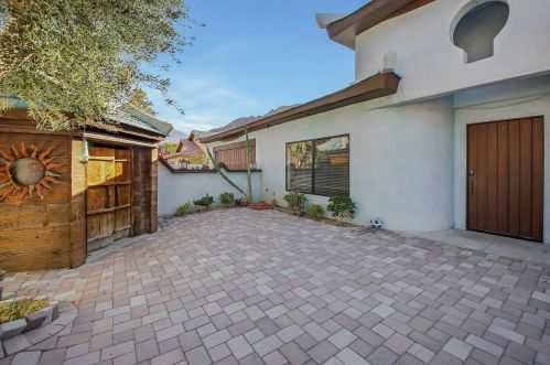 51705 Avenida Madero, La Quinta CA  92253-3114 exterior