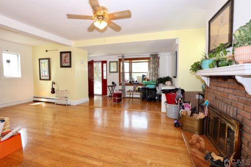 189 Rowland Pl, Woodbridge, NJ 07095-2205