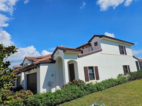 7914 Bristol Cir, Naples FL  34120 exterior