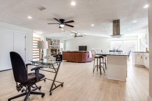 2131 Blossom Ln, Richardson TX  75081-4703 exterior
