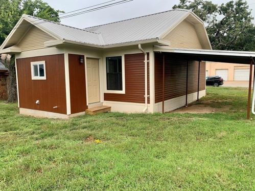 206 Oak St, Nocona, TX 76255-2023