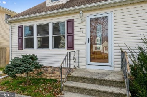 25 Wayside Ln, Trenton, NJ 08648-3620