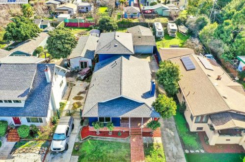 221 Cambridge Ave, San Leandro CA  94577-1825 exterior