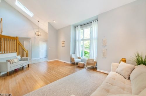 31 Drake Ct, Dover NJ  07869-4851 exterior