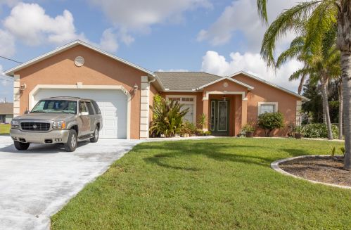 1049 Coleman Ave, Fort Pierce, FL 34953-1856