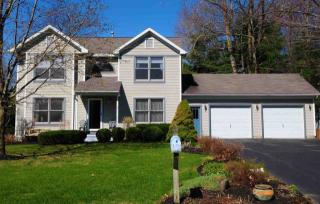 8 Ida Ln, Schenectady, NY 12303-4992