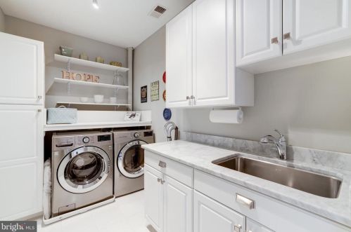 19376 Ml Dm Pl, Leesburg VA 20176-1637 exterior