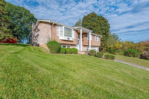 110 Lynn Ct, Trafford, PA 15085-9746