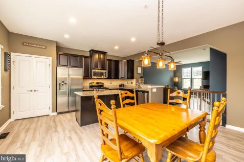 1839 Honeysuckle Ct, Downingtown PA  19335-7202 exterior