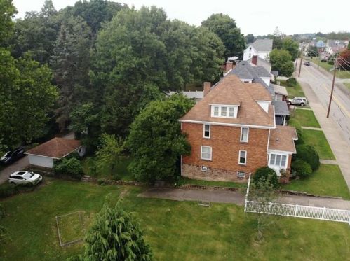 1210 Pittsburgh St, South Connellsville PA  15425-4405 exterior