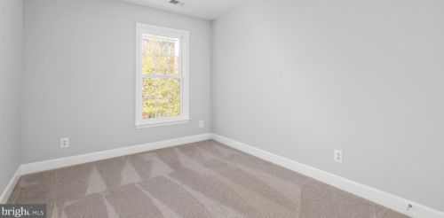 14757 Potomac Branch Dr, Woodbridge VA  22191-4030 exterior