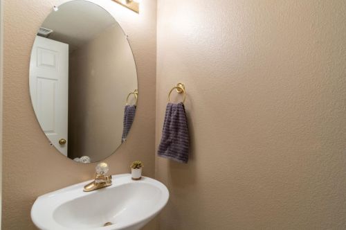 2070 Carousel Dr, Hollister CA  95023-5665 exterior