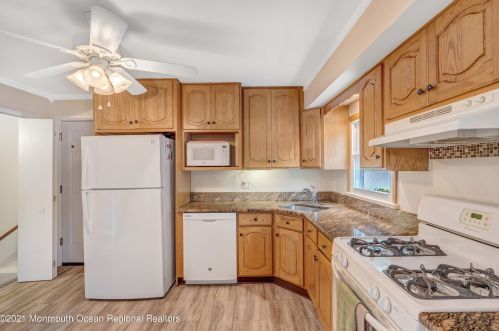 243 Crestview Dr, Middletown NJ  07748-3604 exterior