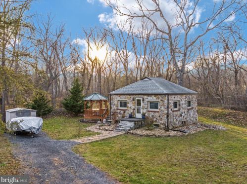 3579 Strasburg Rd, Strasburg, VA 22657-5303