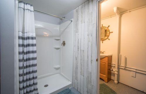246 Green Valley Pl, West Bend WI  53095-4924 exterior