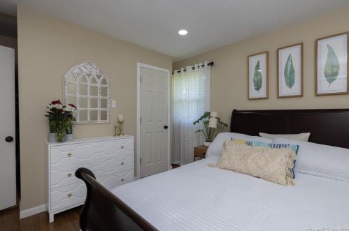 28 Talcott Rd, Glastonbury CT  06033-2919 exterior