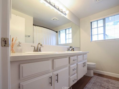 73 Woodleaf, Irvine CA  92614-7081 exterior