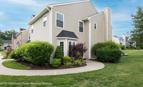 293 Stratford Pl, Morganville, NJ 07751-1723