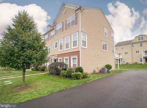 445 Line St, Lansdale, PA 19446-2720