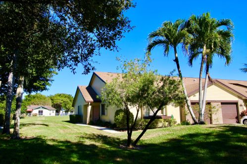 114 Village Walk Dr, West Palm Beach, FL 33411-2995