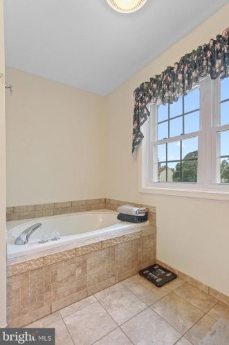 100 Brook Meadow Cir, Shrewsbury PA  17361-1236 exterior