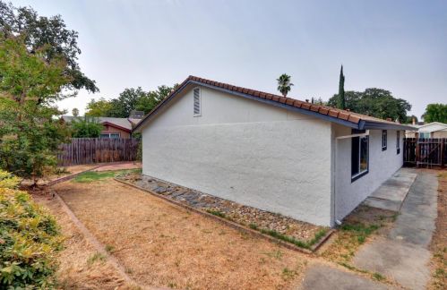 4958 Yucca Way, North Highlands CA  95660-5647 exterior