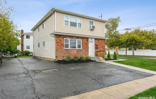 88 Ralph Ave, Babylon, NY 11702-2123