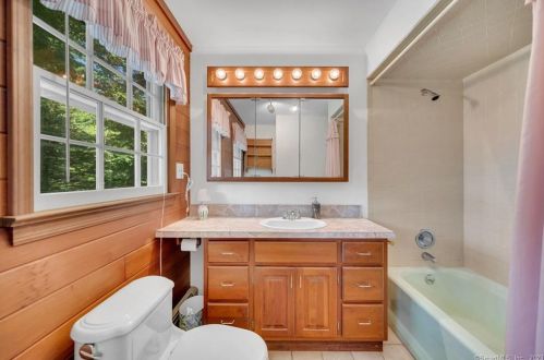 61 Cow Path Dr, Stamford CT  06902-1016 exterior