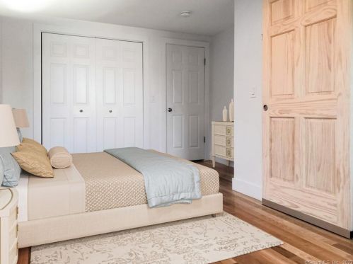 965 Broadway, Milford CT  06460-6308 exterior