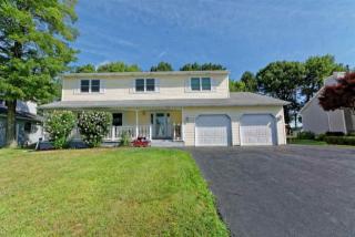 42 Glade Dr, Schenectady, NY 12309-1969