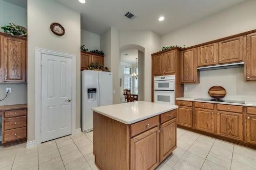 8817 Crestview Dr, Denton TX  76207-8601 exterior