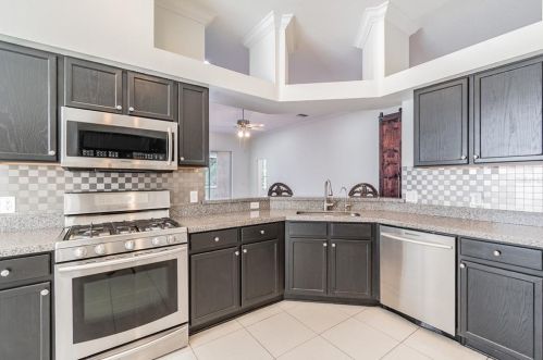 4823 Sky Blue Dr, Lutz FL  33558-8055 exterior