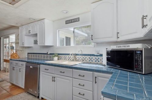 890 Park Pl, El Cajon CA  92021-4300 exterior