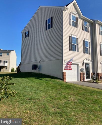 88 Green View Dr, Pottstown PA  19464-7503 exterior