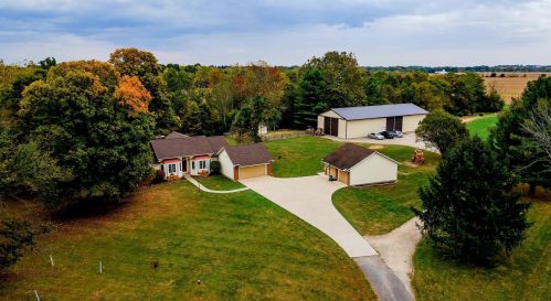 5985 Creek Rd, Washington Ch OH  43160-8778 exterior