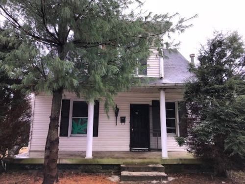 1318 10th St, Hanging Rock, OH 45638-2167
