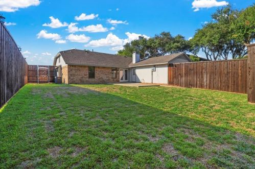 1653 Belltower Dr, Lewisville TX  75067-3202 exterior