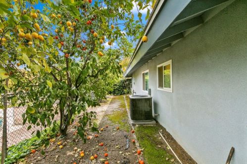 5576 Inner Circle Dr, Riverside CA  92506-3617 exterior