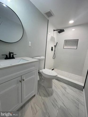 12822 Framingham Ct, Herndon VA  20171-2619 exterior