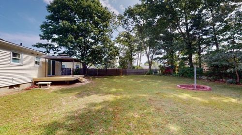 13 Larchmont Dr, Coventry RI exterior